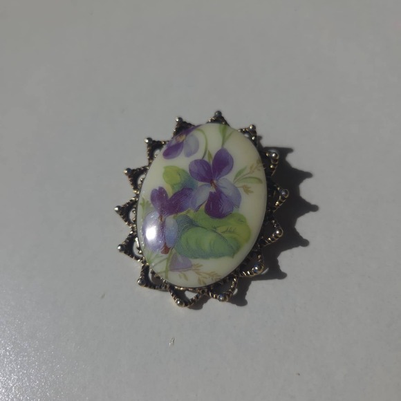 Jewelry - Vintage English Floral Violet Brooch Womens Gold Purple Victorian Style